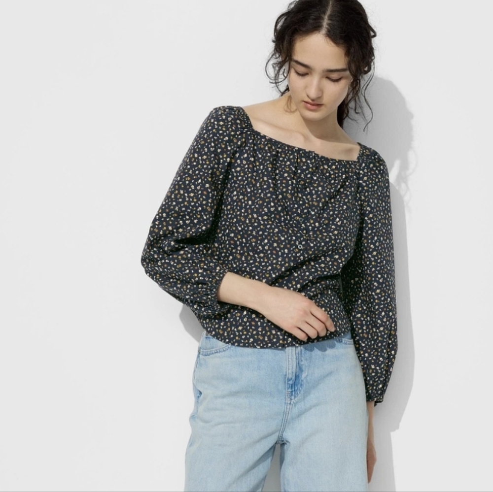 Uniqlo Floral Black Women's Top. Square Neck, Puff Slevees
